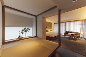 Down comforters, in-room safe, free WiFi, bed sheets