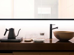 Fridge, microwave, stovetop, cookware/dishes/utensils - nol kyoto sanjo (Kyoto)