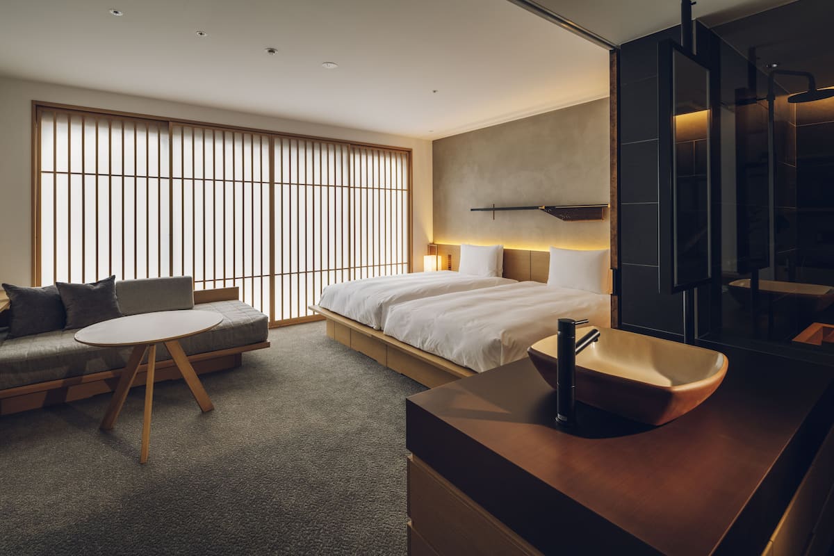 Down comforters, in-room safe, WiFi (free), bed sheets
