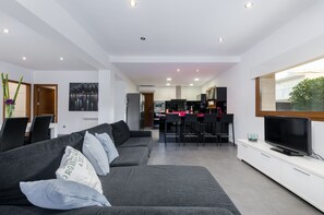 TV - YourHouse Cardinal (Can Picafort)