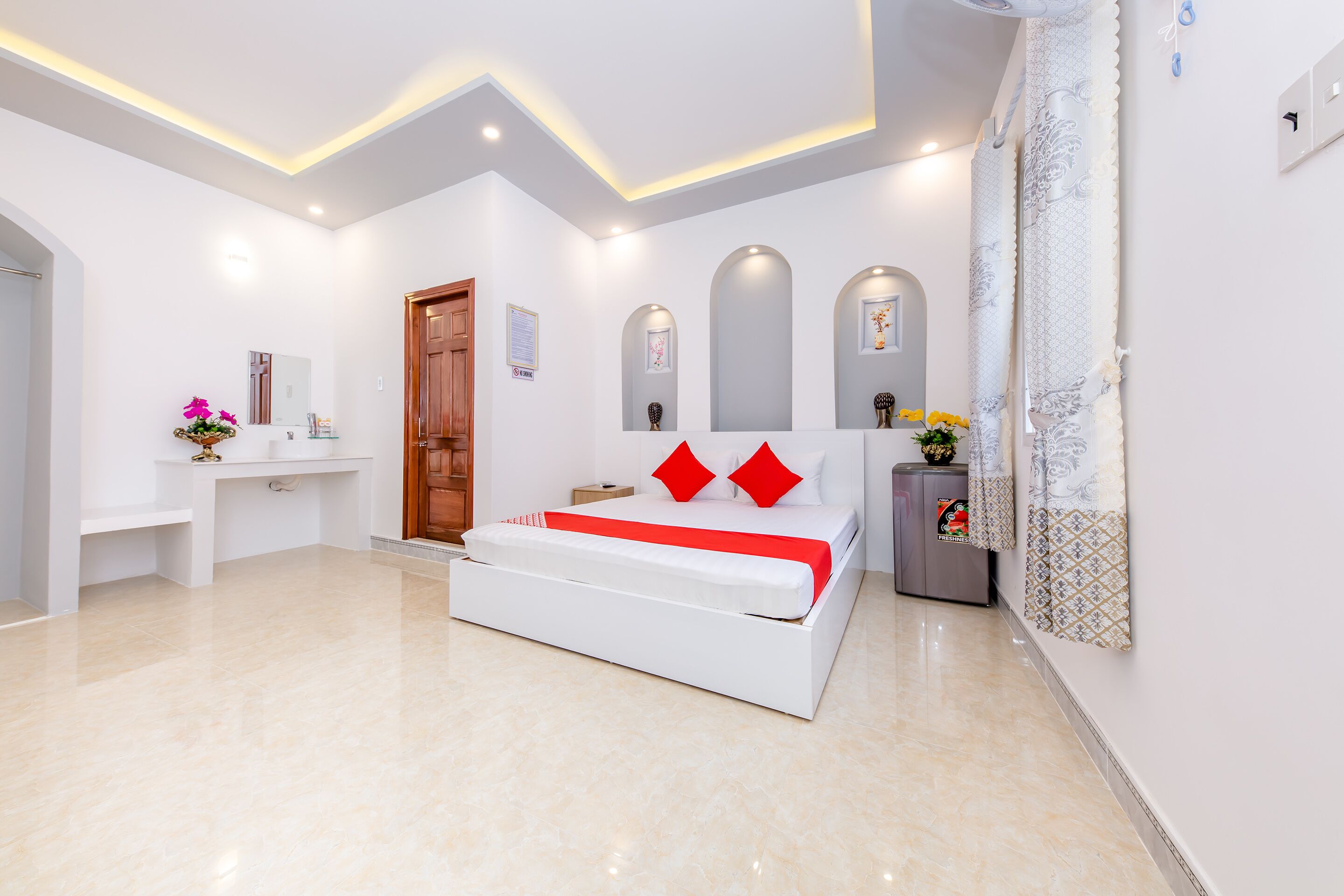 Standard Double Room | Minibar, desk, free WiFi, bed sheets