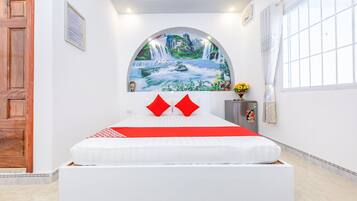 Quarto triplo luxo | Frigobar, escrivaninha, Wi-Fi de cortesia, roupa de cama
