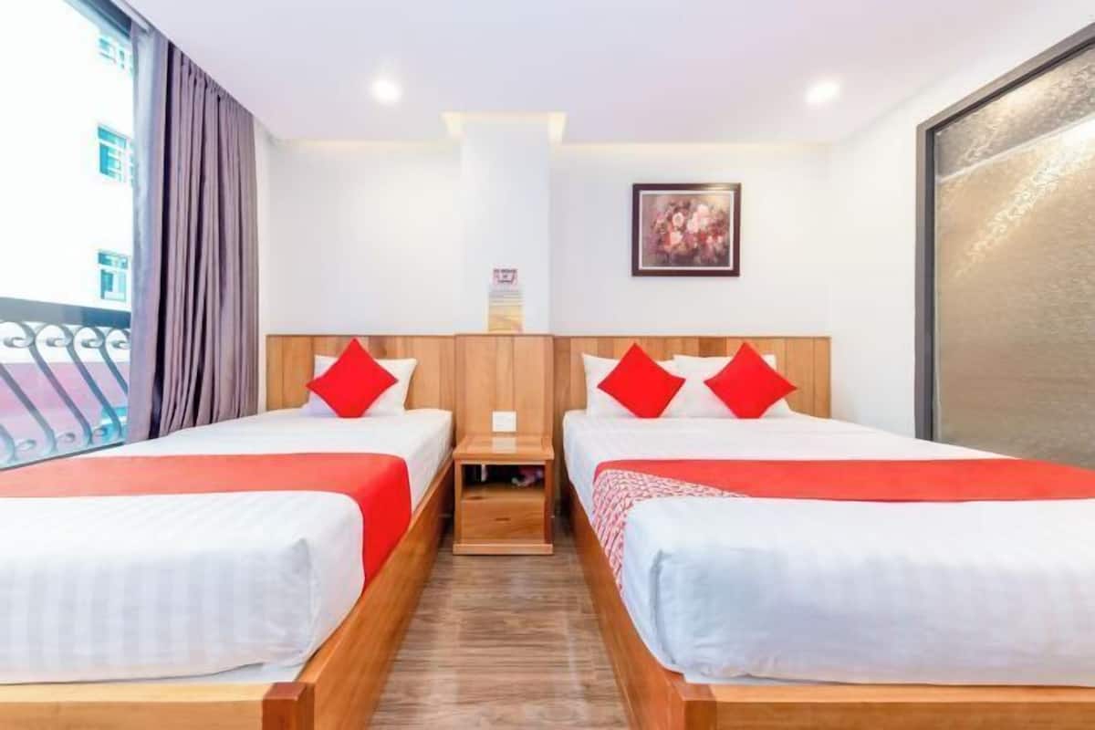 Minibar, desk, free WiFi, bed sheets