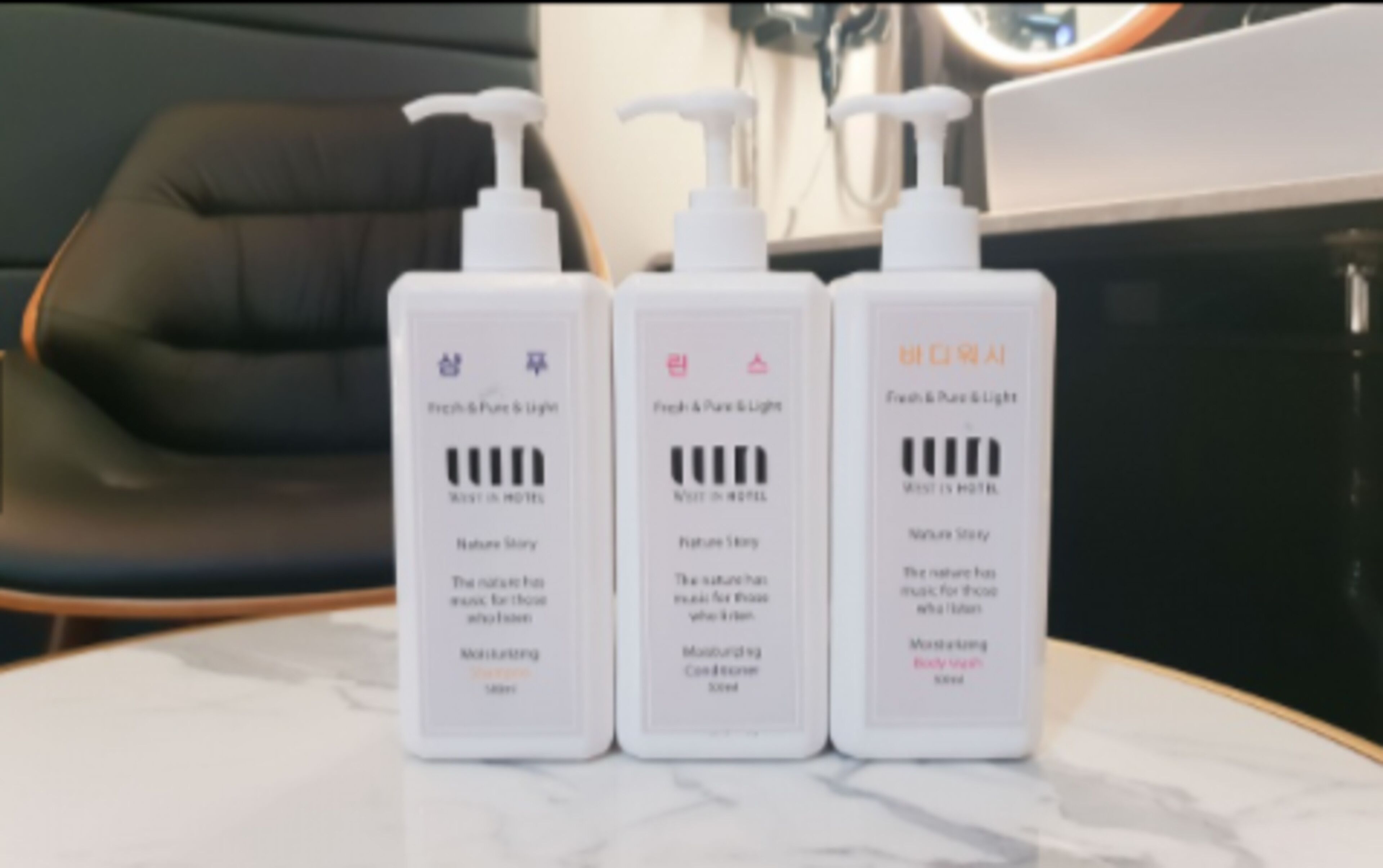 jetted bath, hydromassage showerhead, free toiletries, hair dryer