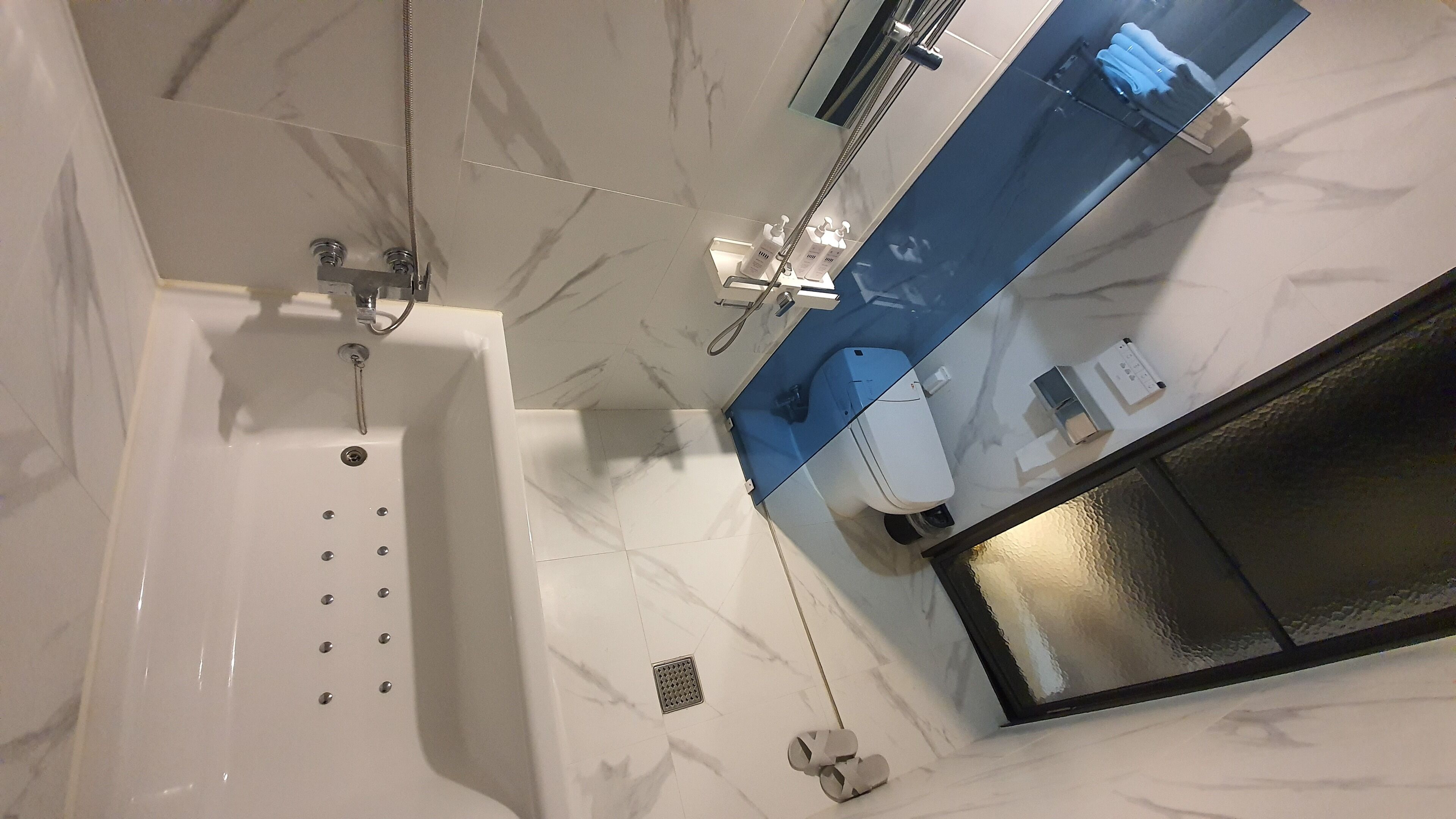 vip twin | bathroom | jetted bath, hydromassage showerhead, free toiletries, hair dryer