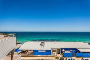 Beach - Gold Sands Beach Apartment (Cottesloe)