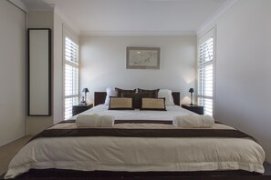Room - Gold Sands Beach Apartment (Cottesloe)