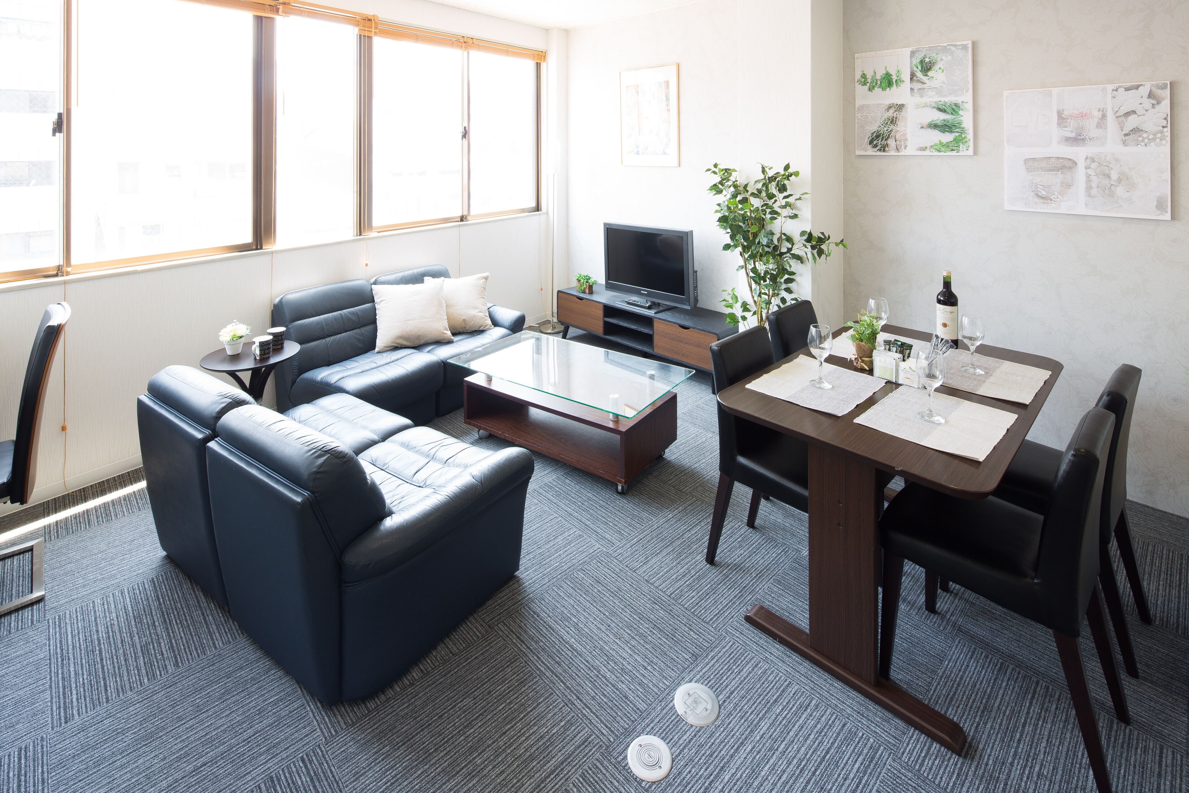 Standard Room | Living room | Flat-screen TV