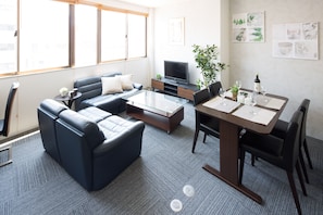 Standard Room | Living room | Flat-screen TV - Sakamoto Building 4F (Osaka)