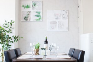 Standard Room | In-room dining