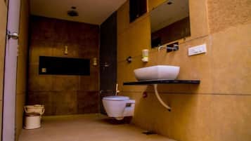 Quarto casal luxo | Banheiro | Chuveiro, produtos de toalete grátis, toalhas de banho