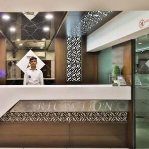 Interior entrance - Hotel Amber (Vadodara)
