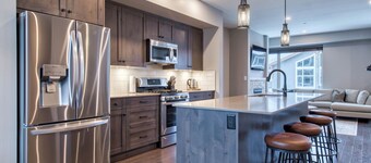 Cozy Ski-In/Ski-Out Escape: 3BR Echo Landing Home Near Orient Chairlift Sleeps 7