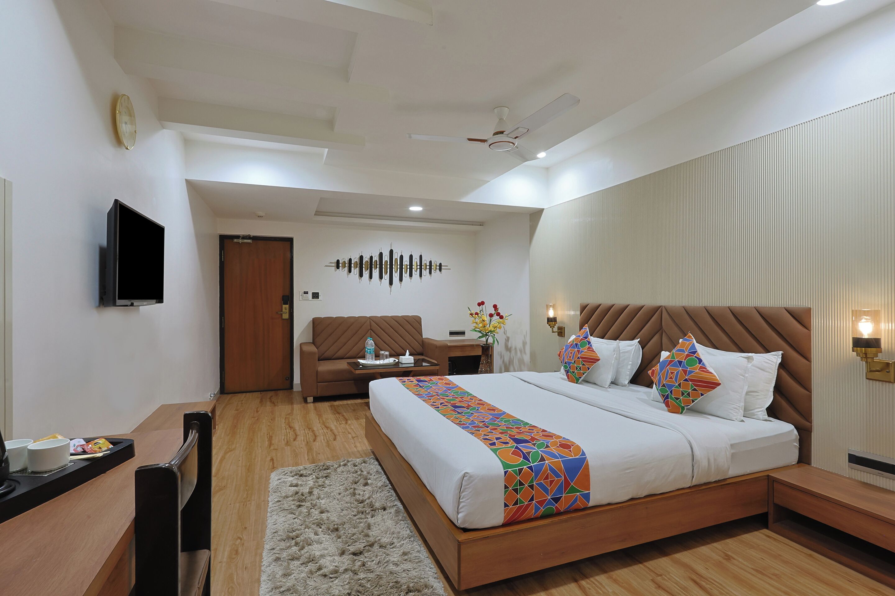 华丽客房 | 客房内保险箱、特色装修、特色家居、办公桌