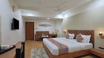 Deluxe Room | In-room safe, individually decorated, individually furnished, desk