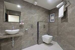 Executive Room | Bathroom | Shower, free toiletries, slippers, towels - Hotel Ambassador (Vadodara)