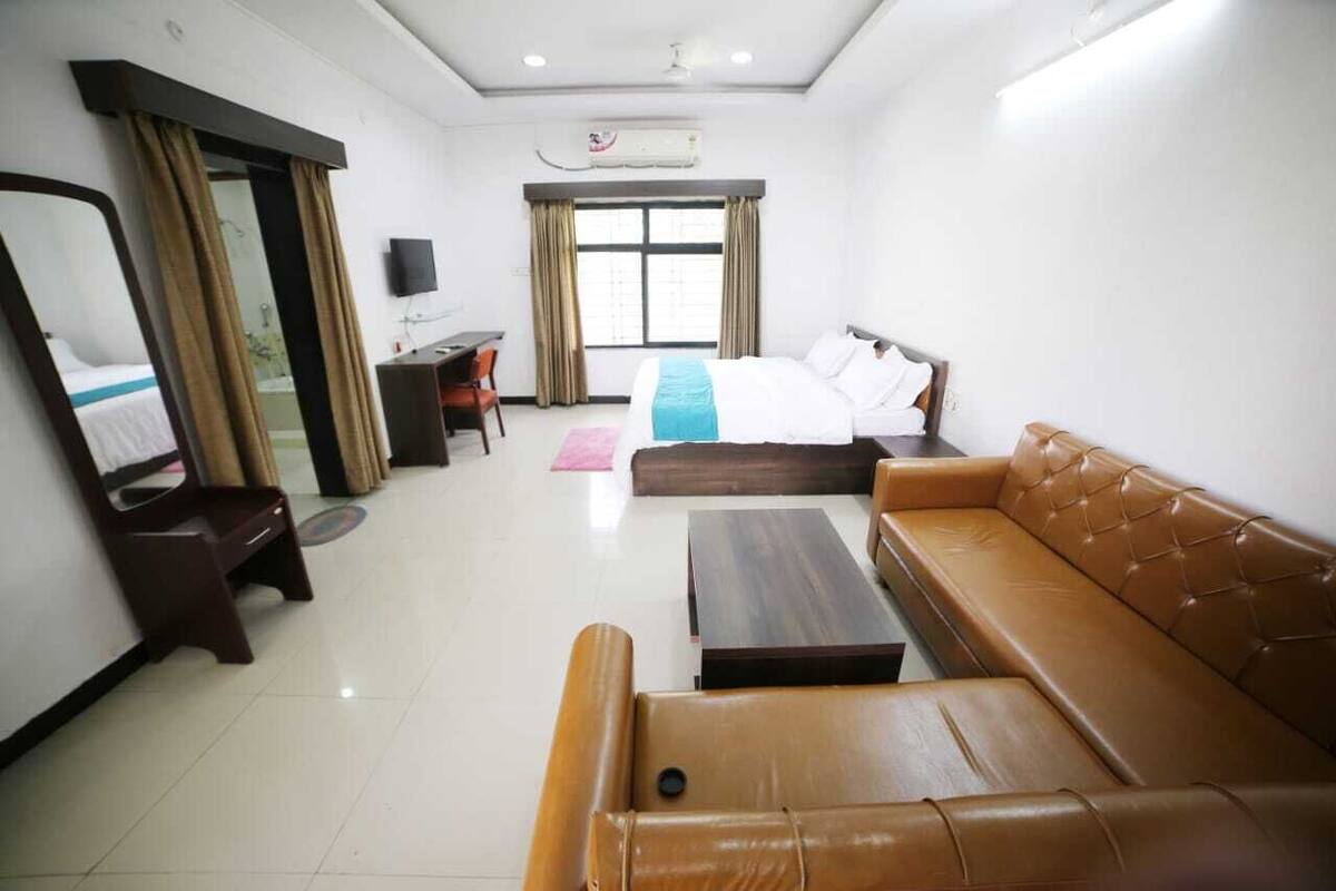 In-room safe, iron/ironing board, free WiFi, bed sheets