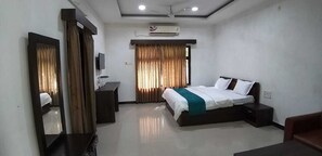 In-room safe, iron/ironing board, free WiFi, bed sheets