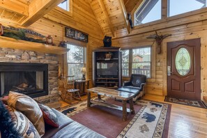 Fernseher, Kamin, Videospiele, DVD-Player