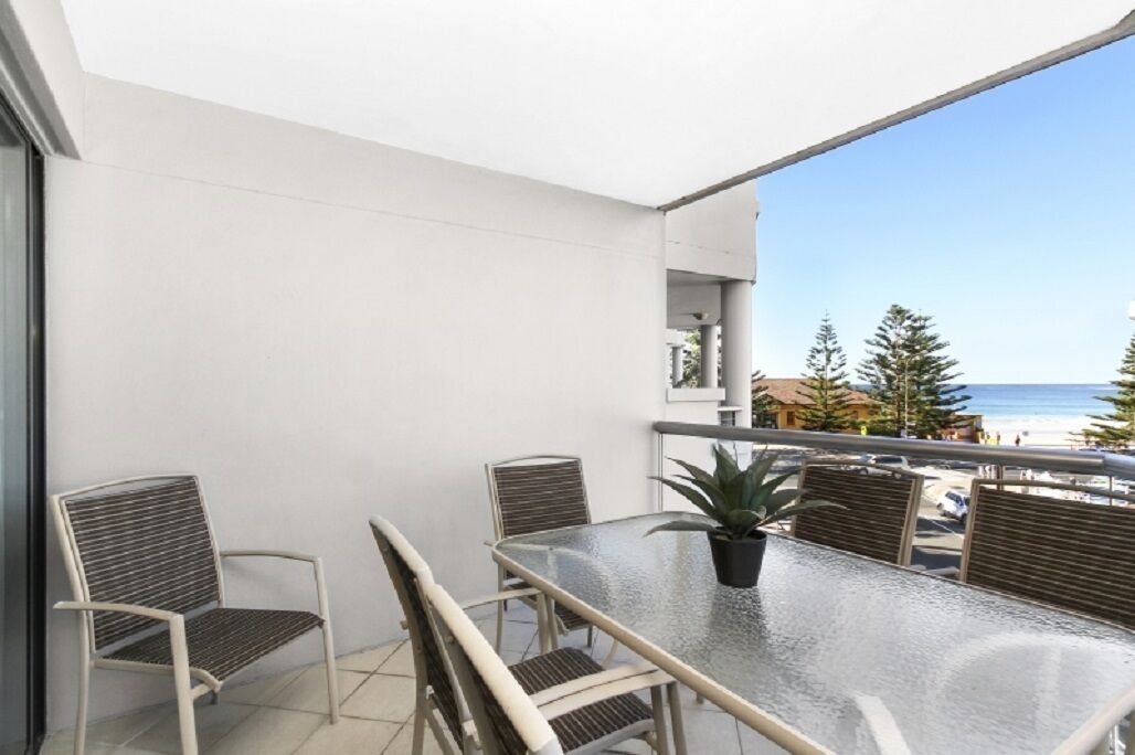 BEACHSIDE BEAUTY IN MANLY - APT 15