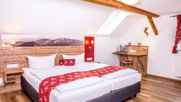 Standard-Doppelzimmer | Zimmersafe, individuell dekoriert, Schreibtisch, schallisolierte Zimmer