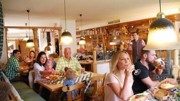 FrĂŒhstĂŒck, Mittagessen, Abendessen, deutsche KĂŒche