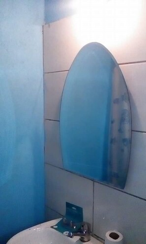Serviettes fournies, savon, papier toilette