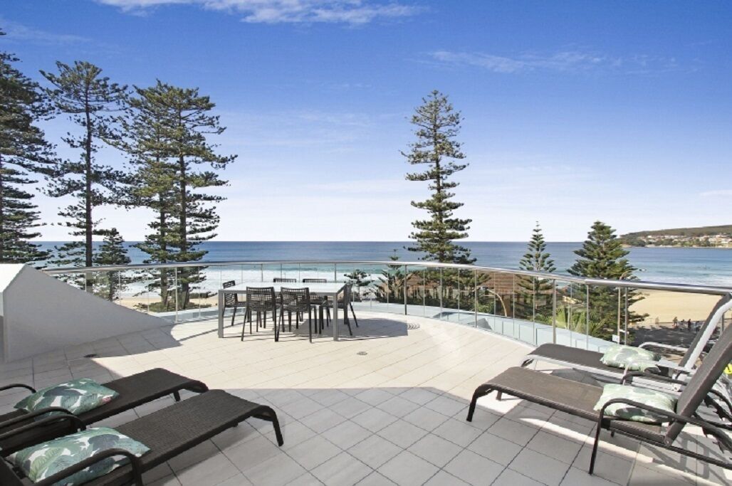BEACHSIDE BEAUTY IN MANLY - PENTHOUSE APT 19
