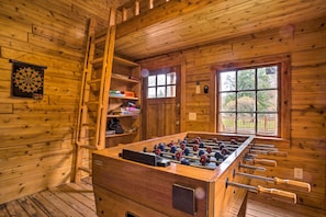 Games room - Scenic Log Cabin with Fire Pit & Stocked Creek! (Titusville)