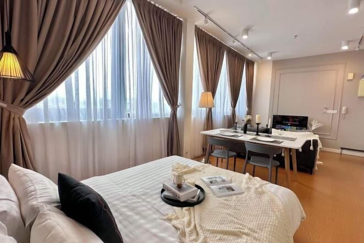 1 habitación, decoración personalizada y muebles diferentes