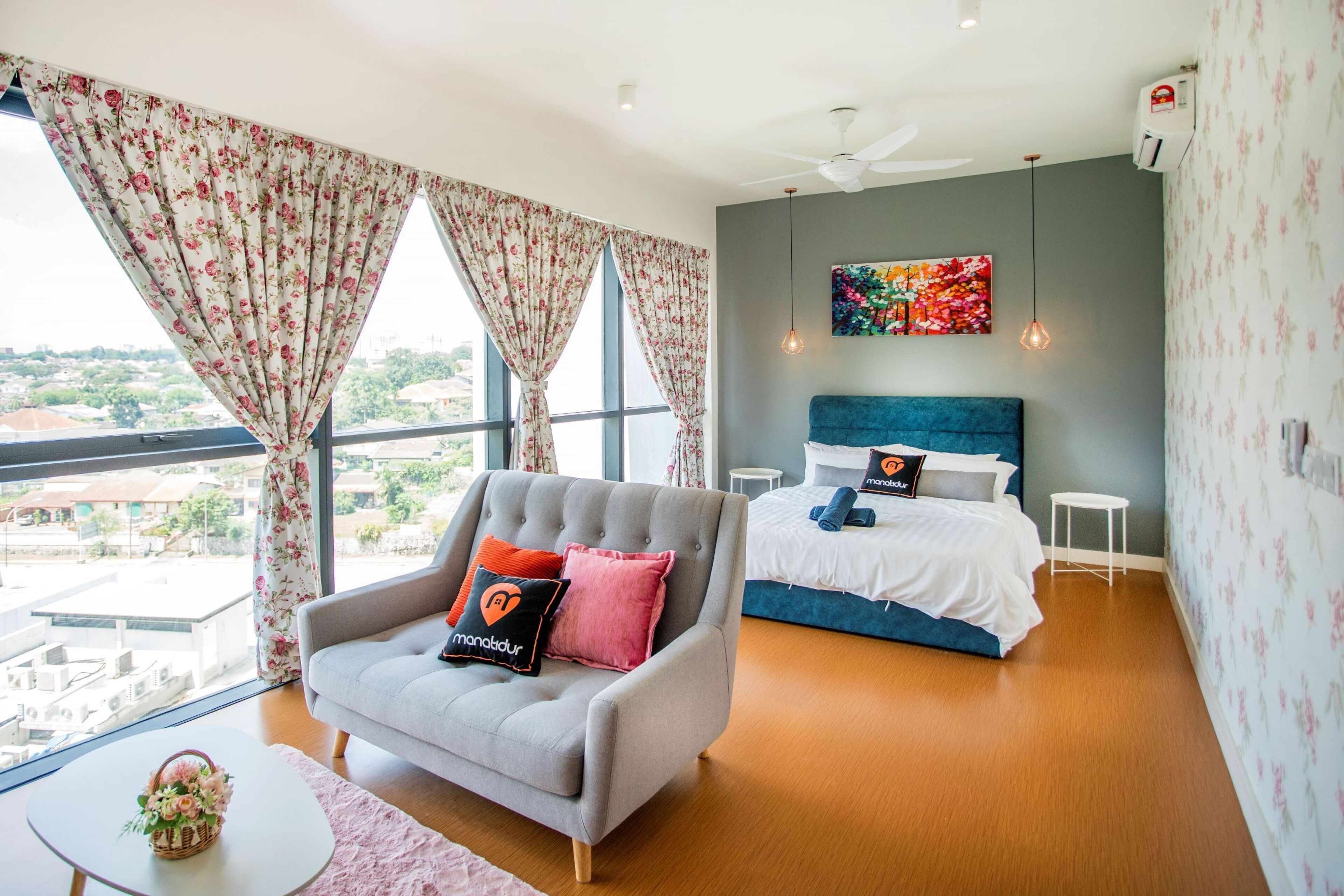 標準公寓 | 客廳 | 43 吋LED 電視連數碼電視頻道、電視、串流服務