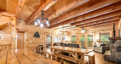 Genial para grupos! Lodge con 2 jacuzzis, sala de juegos y piscina compartida: ¡los perros están bien!