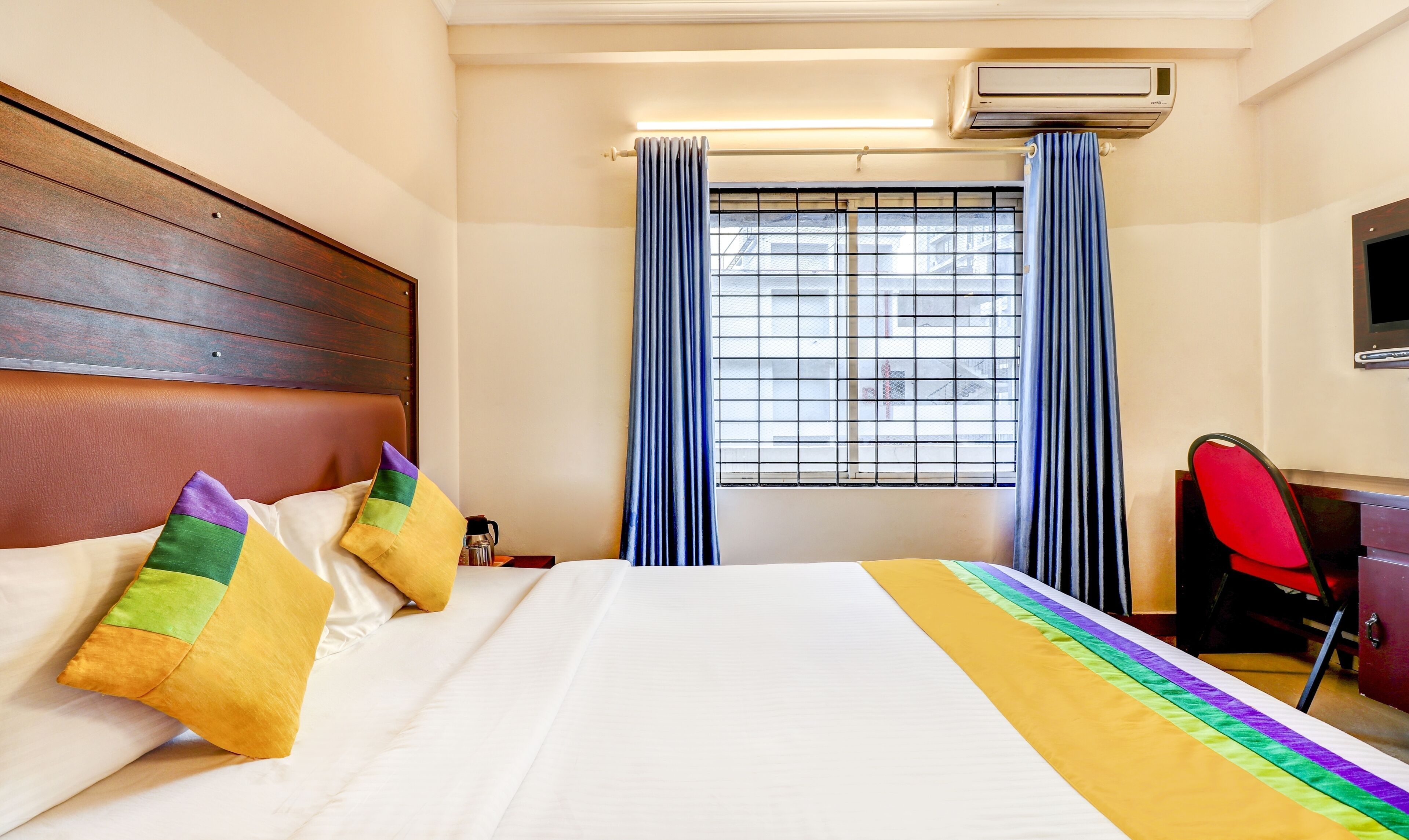 Desk, iron/ironing board, free WiFi, bed sheets