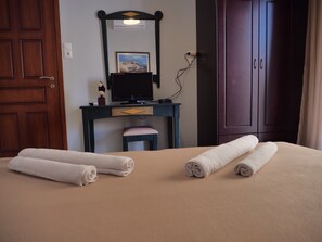 2 bedrooms, WiFi, bed sheets - Private home with nice and cozy design ,close to the beach and many facilities (Chania)