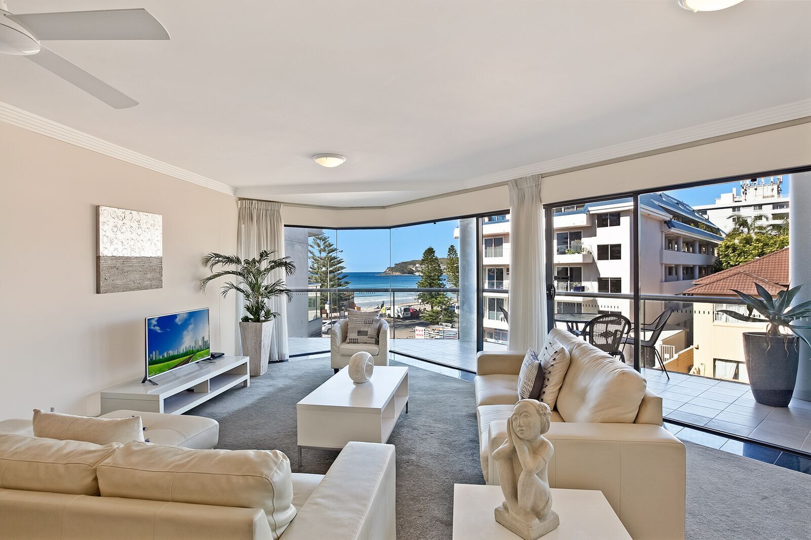 BEACHSIDE BEAUTY IN MANLY - APT 8