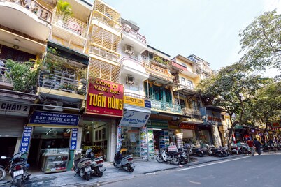 OYO 604 Queen Hotel