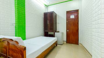 Spot on Standard Triple | Soundproofing, free WiFi, bed sheets