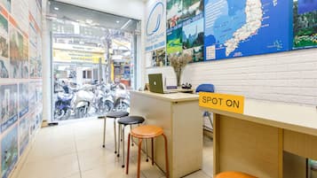 Quầy tiếp tân