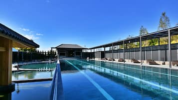 Outdoor pool, open 8:00 AM to 10:00 PM, pool umbrellas