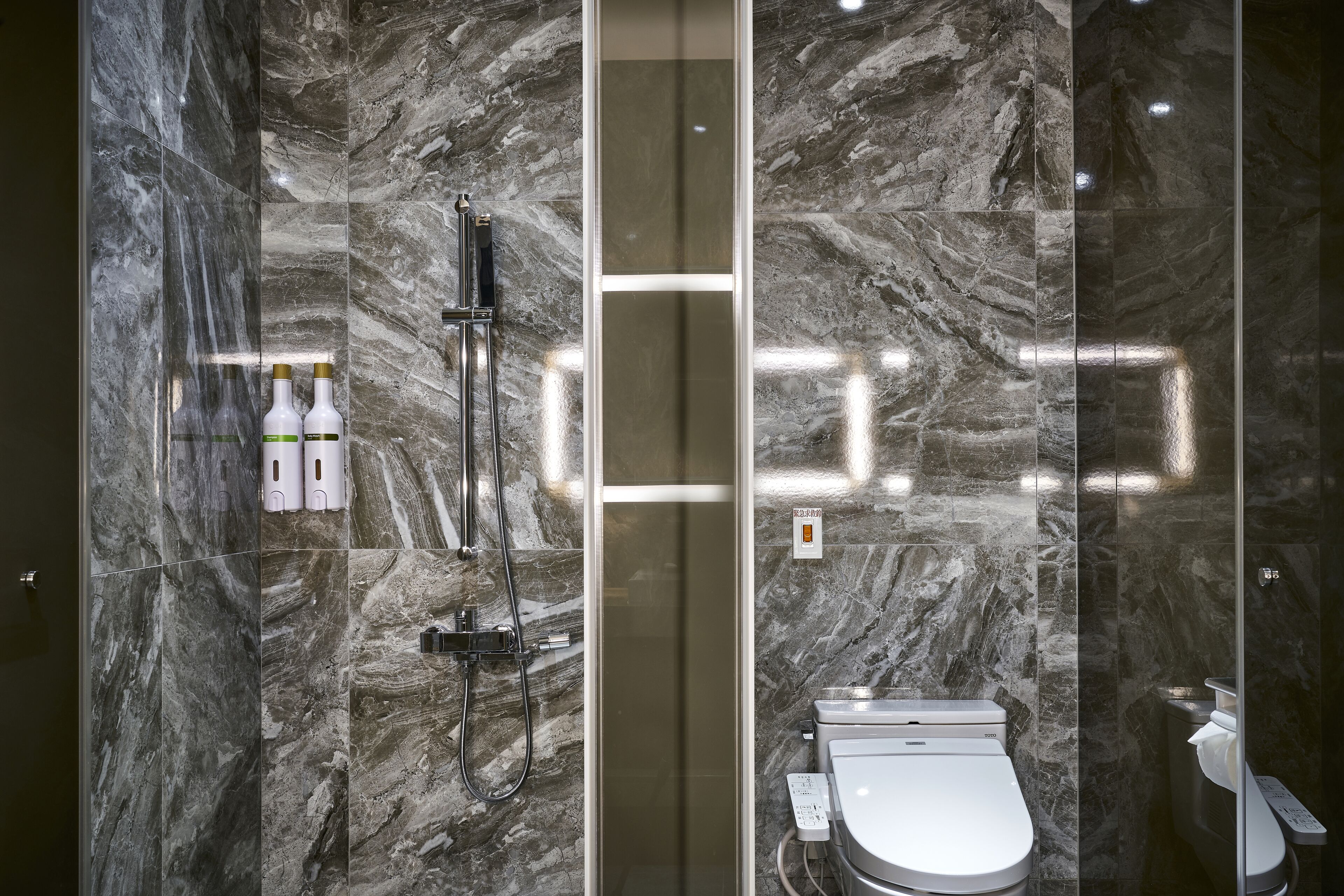 elite twin room | bathroom shower