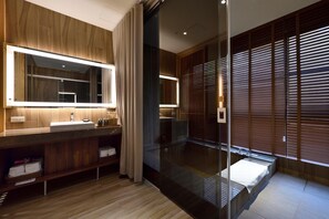 Separate bathtub and shower, spring water bathtub, hair dryer, bathrobes - Shine Mood Resort Yuanli (Yuanli)