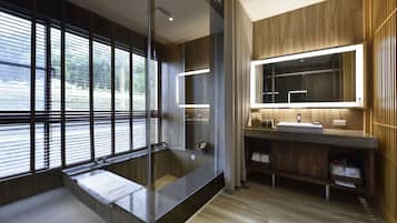 Habitación superior | Muebles diferentes, escritorio y espacio para trabajar con laptop