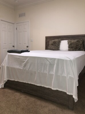 4 bedrooms, in-room safe, WiFi