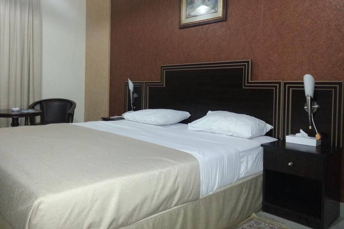 Minibar, free WiFi, bed sheets