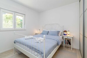 3 عدّة غرف نوم وواي فاي وملاءات أسرّة