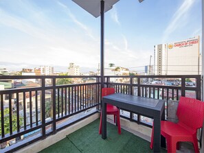 Terrace/patio - OYO 490 V-cat Apartelle (Manila)