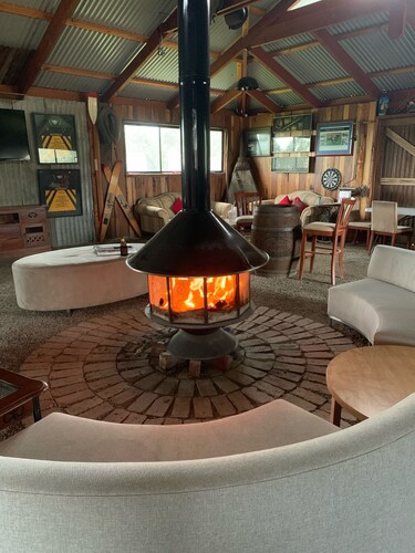 Australian Country Retreat – Serenity & Bliss, 8 min to Melb Airport