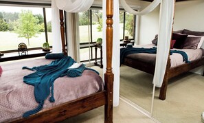 5 habitaciones, tabla de planchar con plancha, cuna de viaje y wifi 