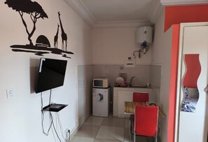 Desk, iron/ironing board, free WiFi, bed sheets - Résidence Gian (Libreville)