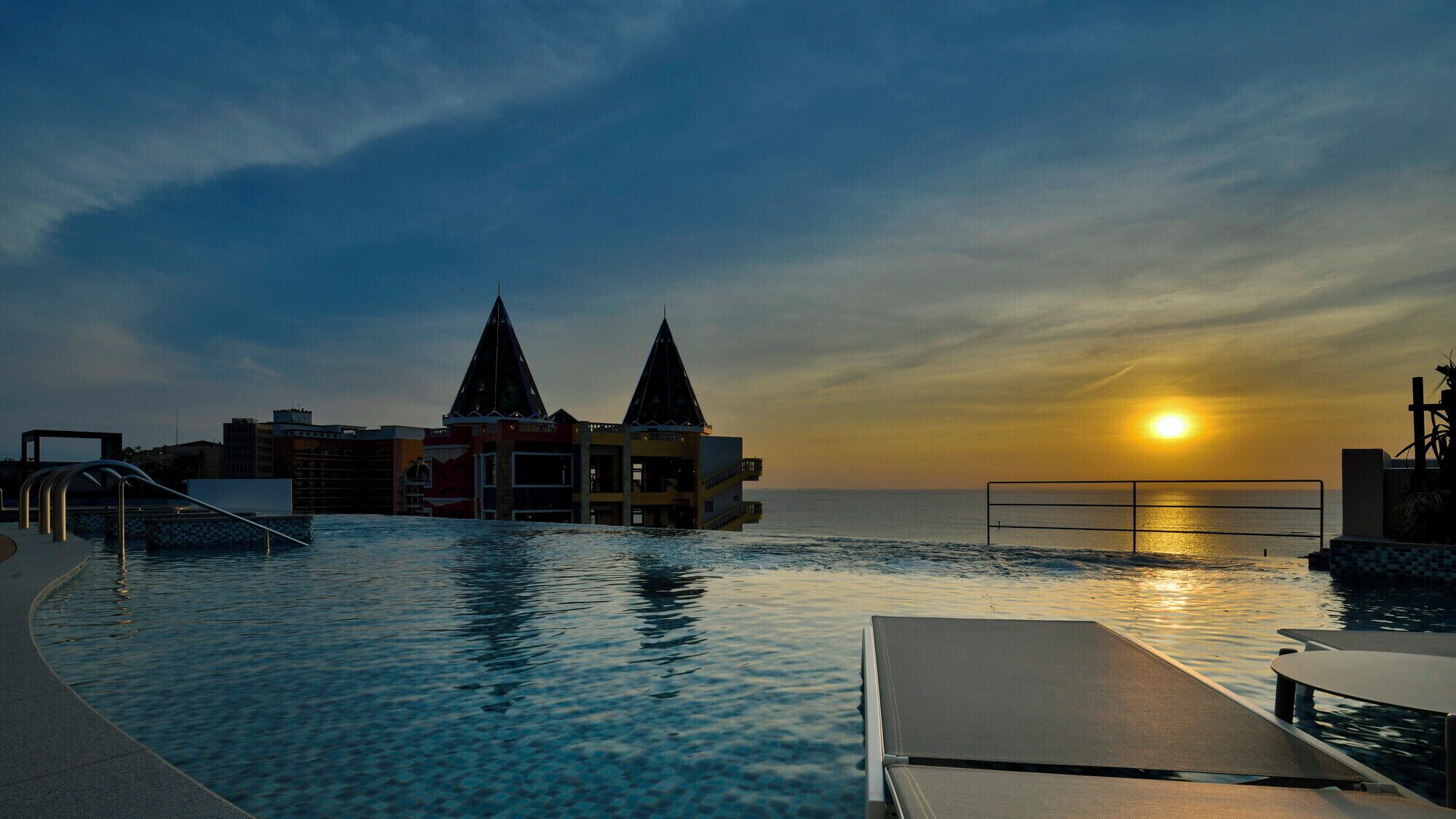 seasonal outdoor pool, open 8:00 am to 8:00 pm, lifeguards on site